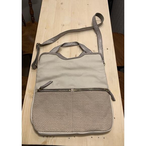 Fossil beige White & Metallic Silver Leather Flap over Handbag shoulder bag - Picture 1 of 7